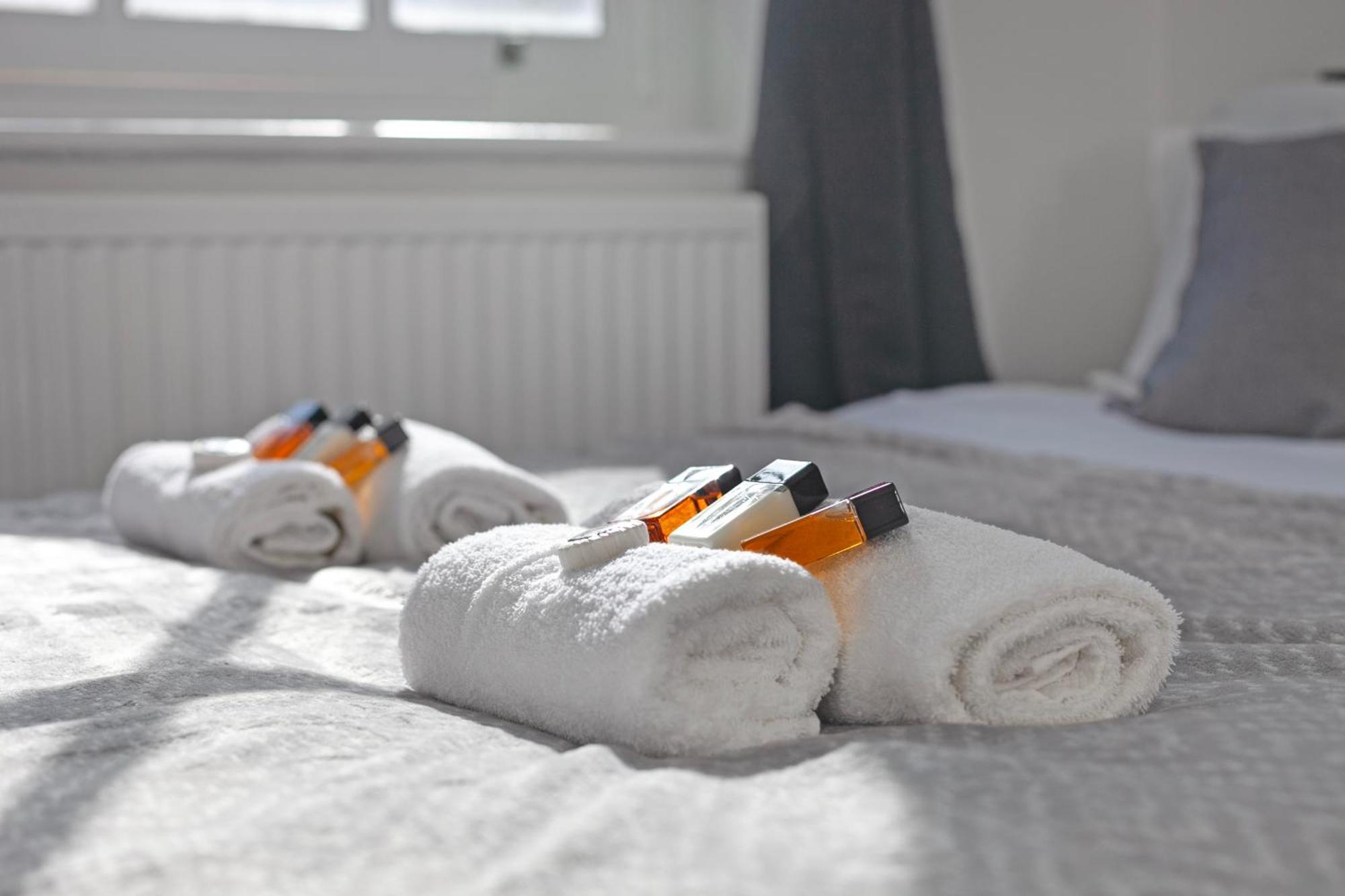 Beautiful 3 Bedroom Flat In Scott Ellis Gardens Londra Esterno foto