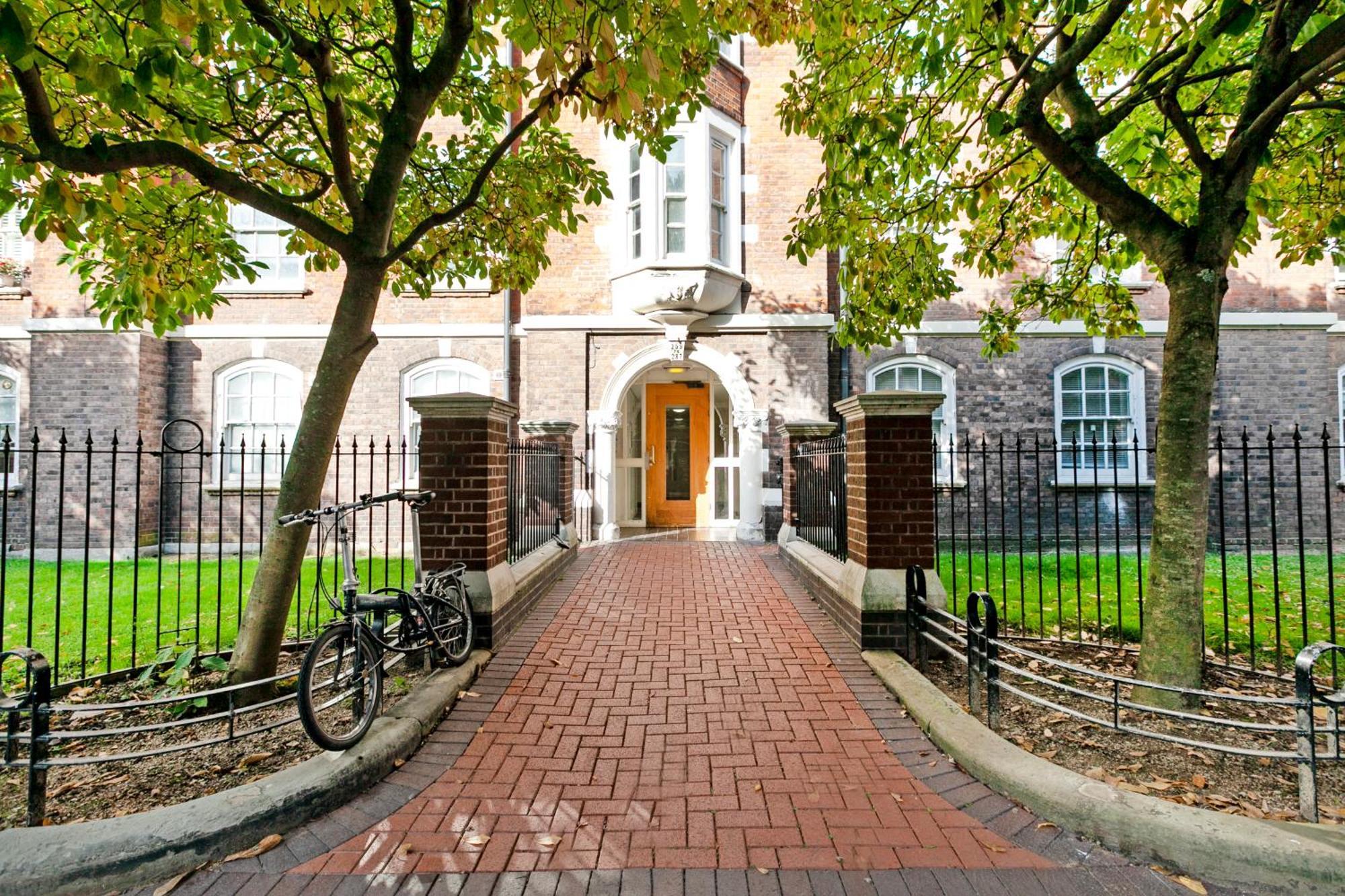 Beautiful 3 Bedroom Flat In Scott Ellis Gardens Londra Esterno foto