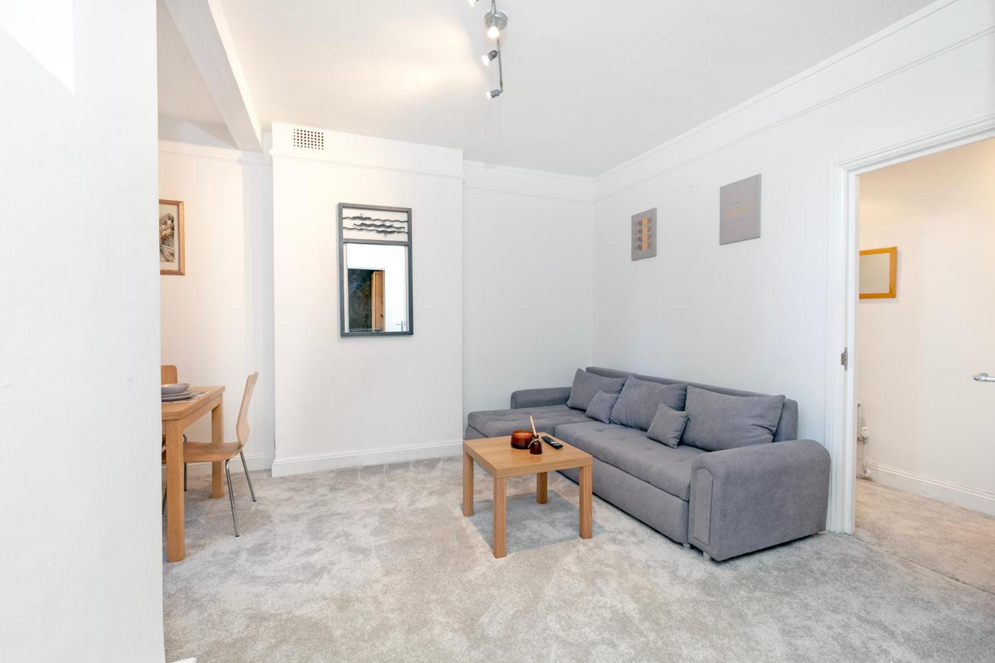 Beautiful 3 Bedroom Flat In Scott Ellis Gardens Londra Esterno foto