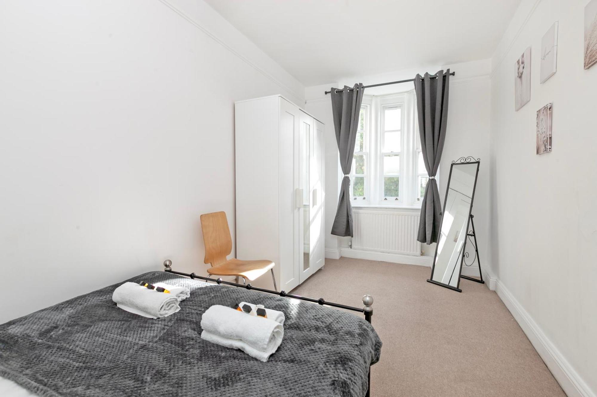 Beautiful 3 Bedroom Flat In Scott Ellis Gardens Londra Esterno foto