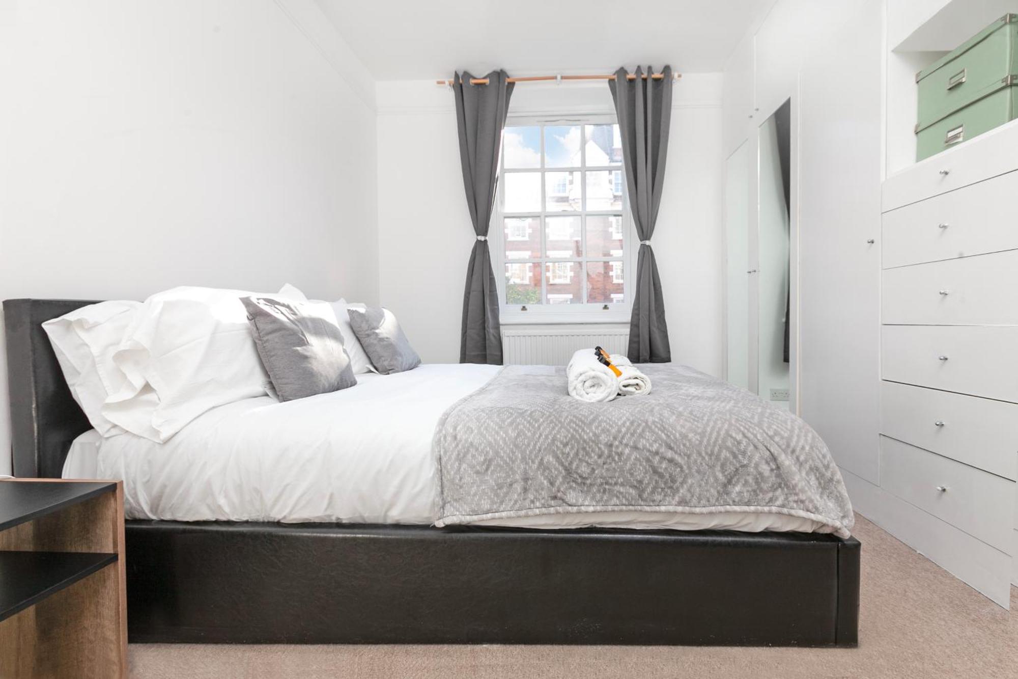 Beautiful 3 Bedroom Flat In Scott Ellis Gardens Londra Esterno foto