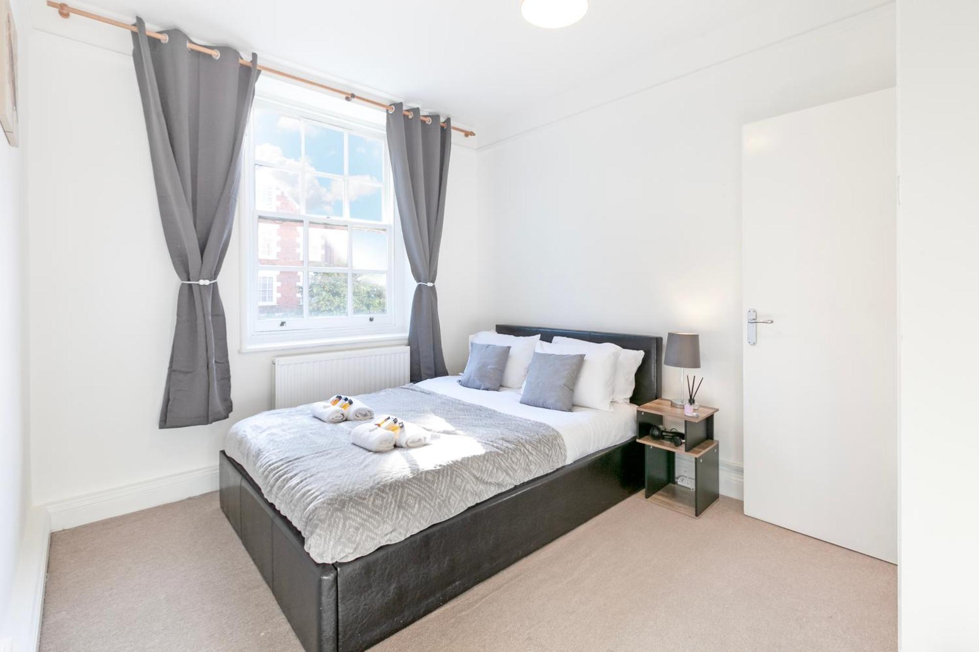 Beautiful 3 Bedroom Flat In Scott Ellis Gardens Londra Esterno foto