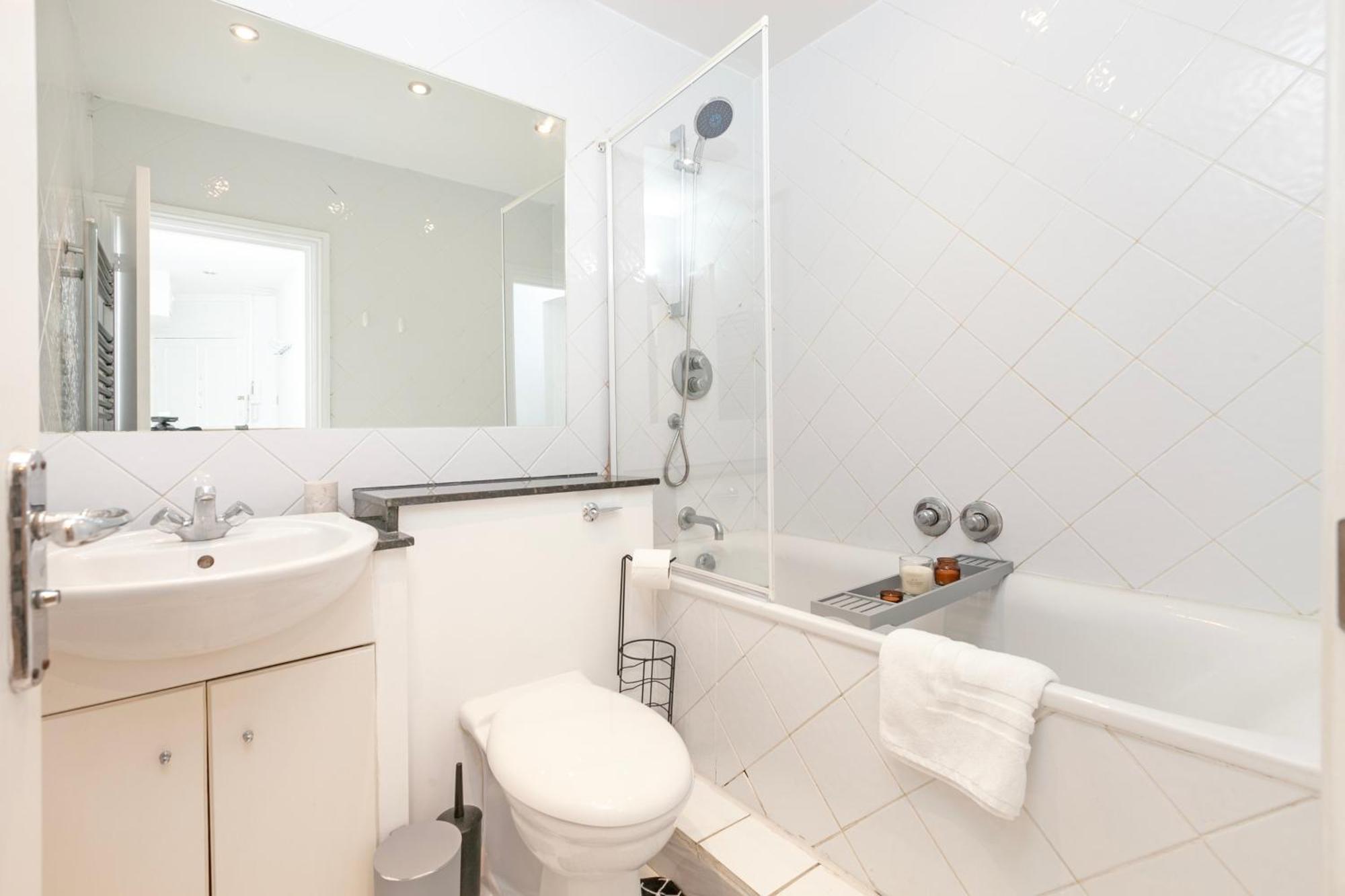 Beautiful 3 Bedroom Flat In Scott Ellis Gardens Londra Esterno foto
